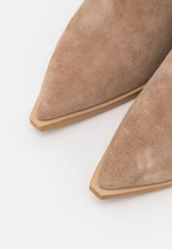 Alma En Pena Overknee Laarzen - Beige -Alma En Pena Winkel e4dbb8ade0064d1b981269e29a5a8e6d