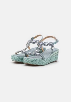 Alma En Pena Sandalen Met Sleehak - Sky -Alma En Pena Winkel fab3869987044cd1aa4c9b749559003d